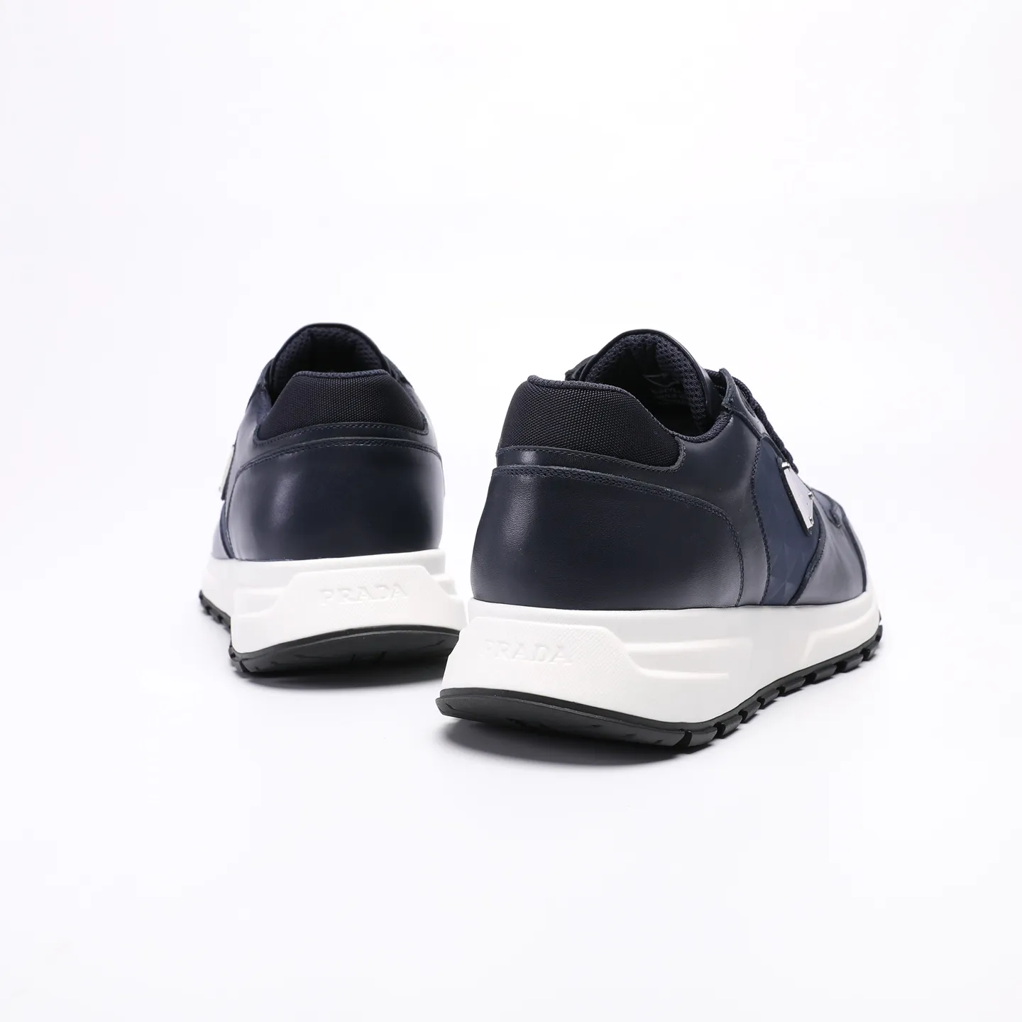 Batch 580 [PRADA] Men's shoes are popular in the counter, official website synchronization, high-quality shipments. Fabric: original cowhide with snakeskin. Lining: cowhide feet + cowhide lining. Outsole: original TPU + foam. Size: 38-46